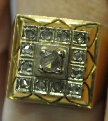 Juwelen teruggevonden tijdens huiszoekingen