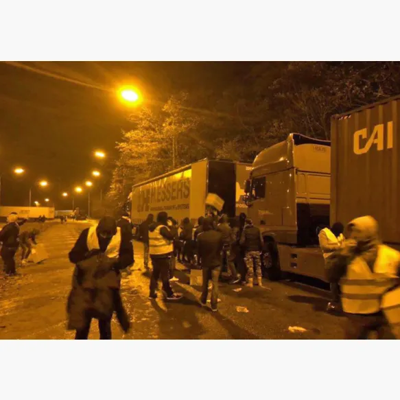 Pillage d'une remorque de camion