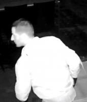 Images de caméra de surveillance de 2 voleurs
